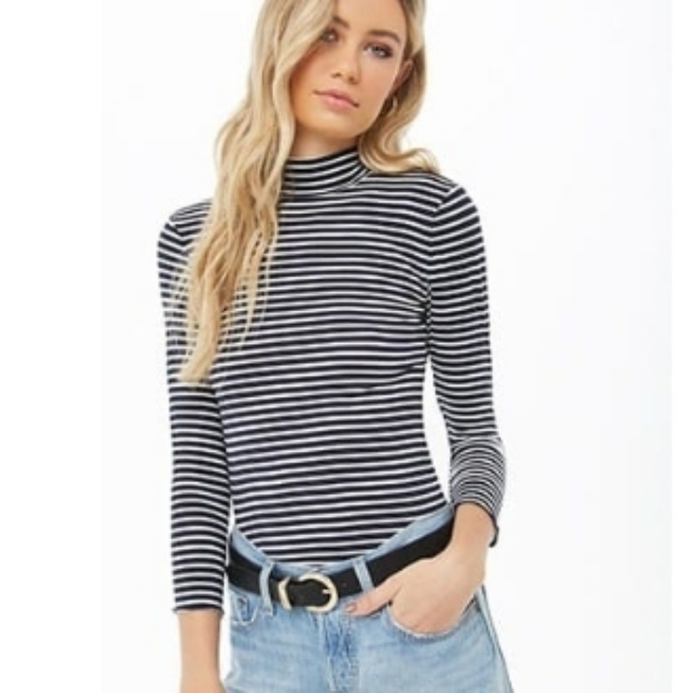 Stripped lettuce-edge top SZ medium NWT